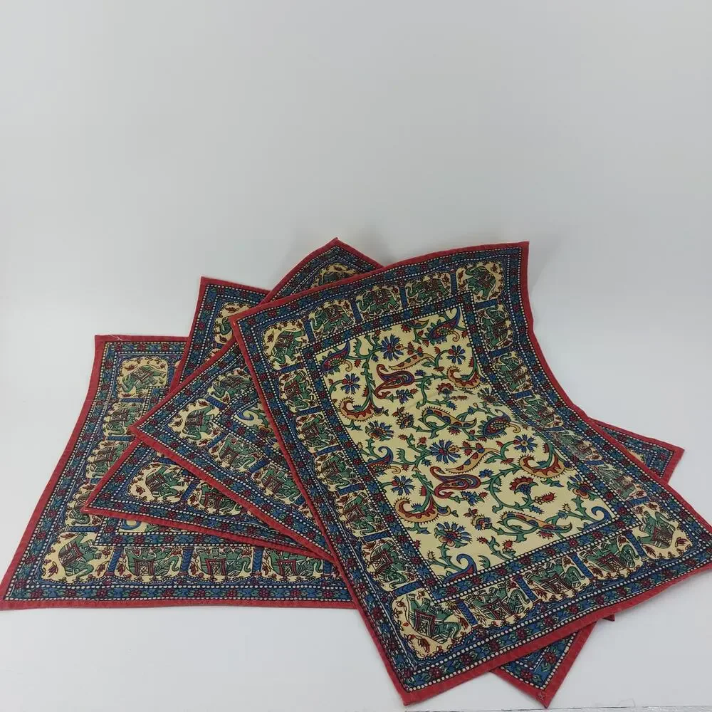 Unbranded placemats red